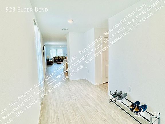 4th image of 923 Elder Bnd