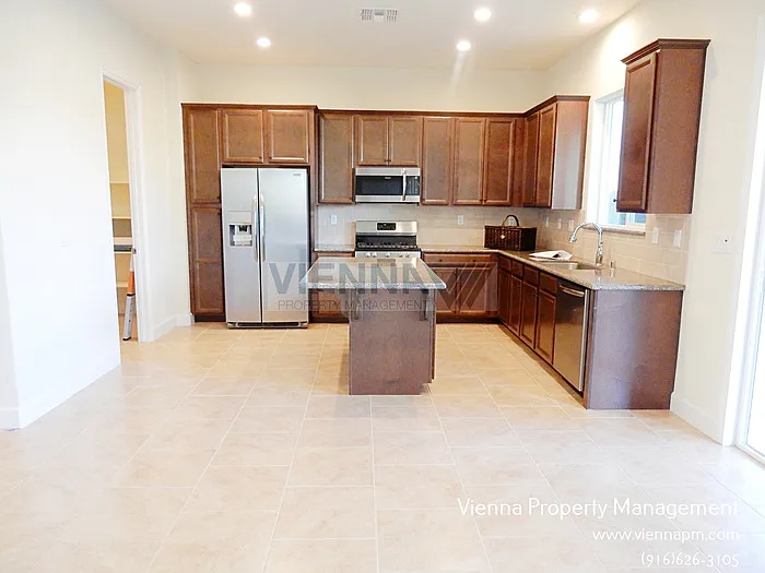 1062 Yucca Dr — Photo 6