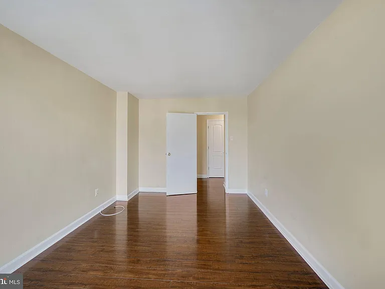 950 25th St NW #704 — Photo 12