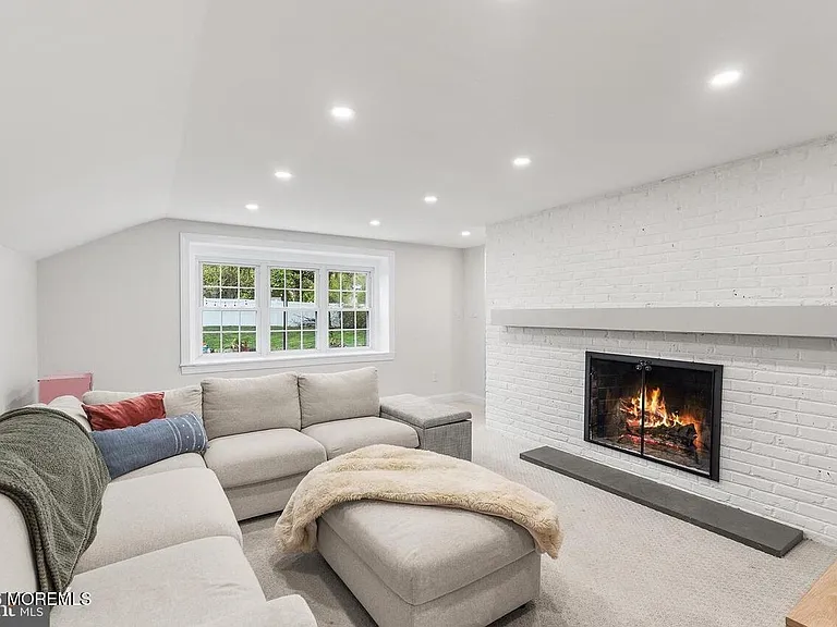 301 Westwood Dr — Photo 24