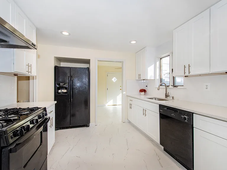 93 Elycroft Pkwy — Photo 9