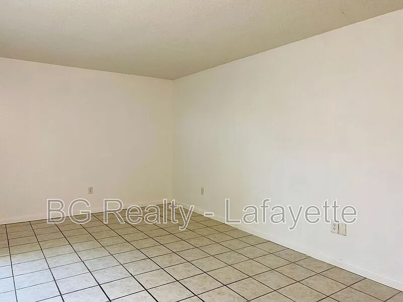 2 bed, 1.5 bath, 950 sqft, $875 — Photo 2
