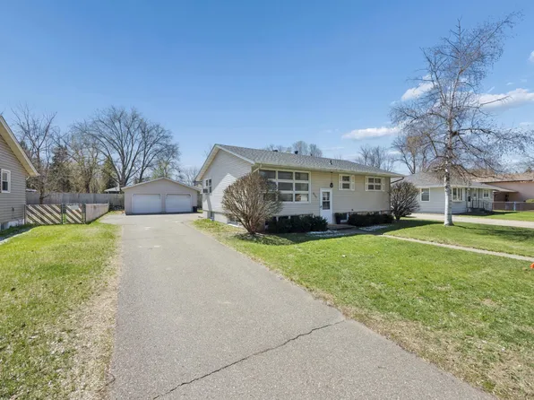 511 8th St NW, Elk River, MN 55330
