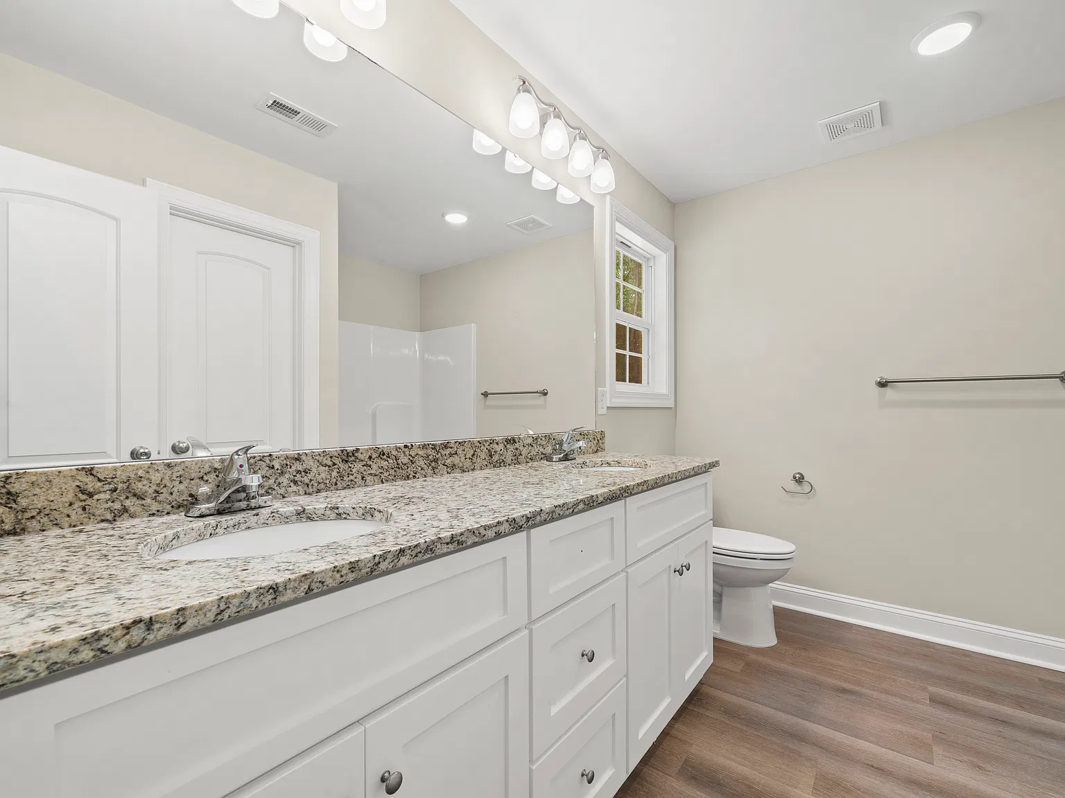 3 bed, 1320 sqft, $1,850 — Photo 4