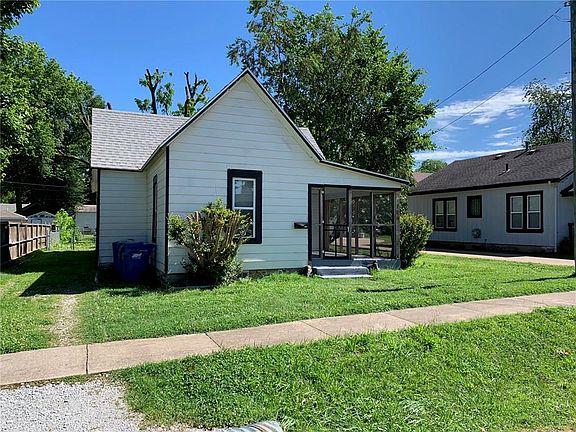 2nd image of 306 NW 3rd St