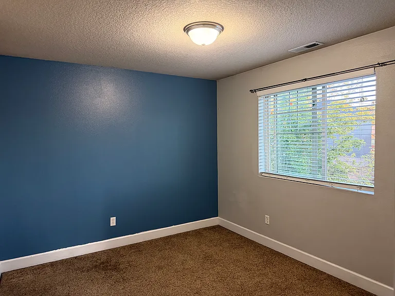 3227 NW 46th Ave — Photo 4