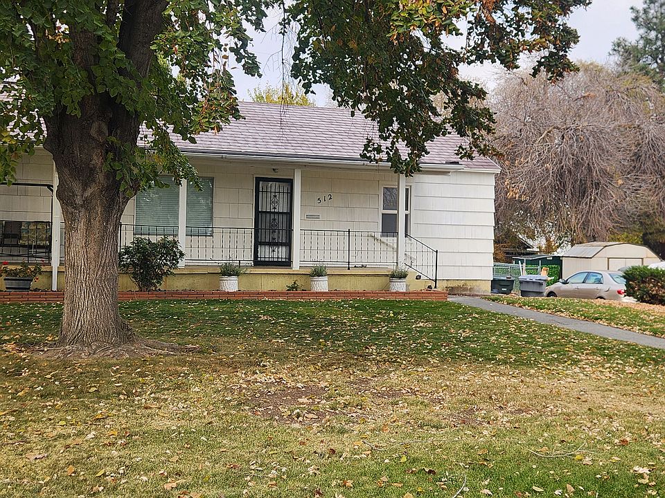 Front yard and covered porch.