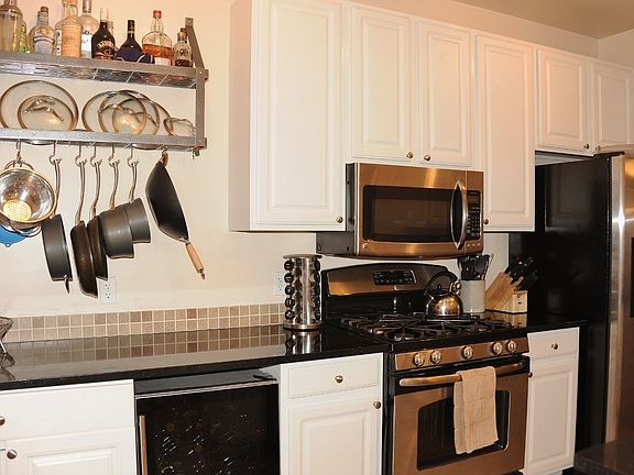 5th image of 6587 Grange Ln Unit 404