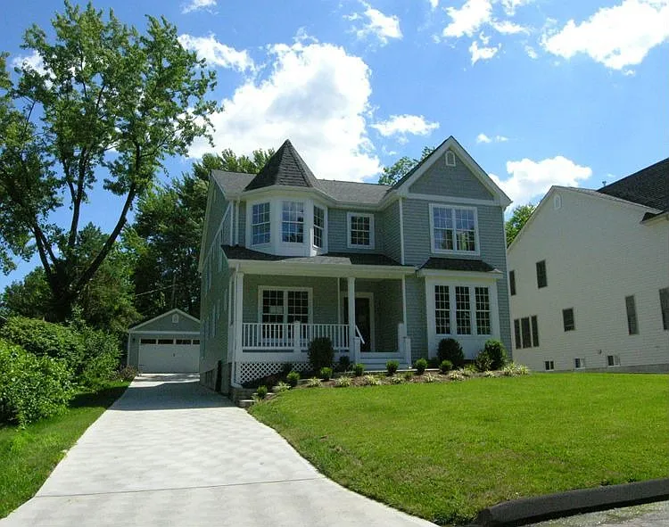 460 Julian Pl photo 1