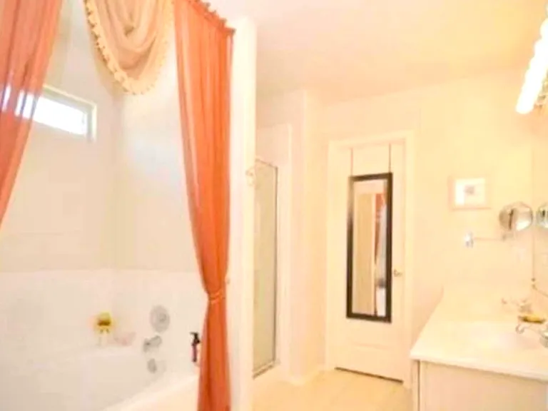 9008 Gainsborough Dr — Photo 9