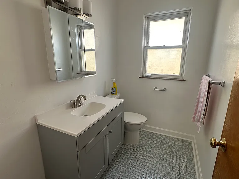 2644 W Balmoral Ave #1 — Photo 6