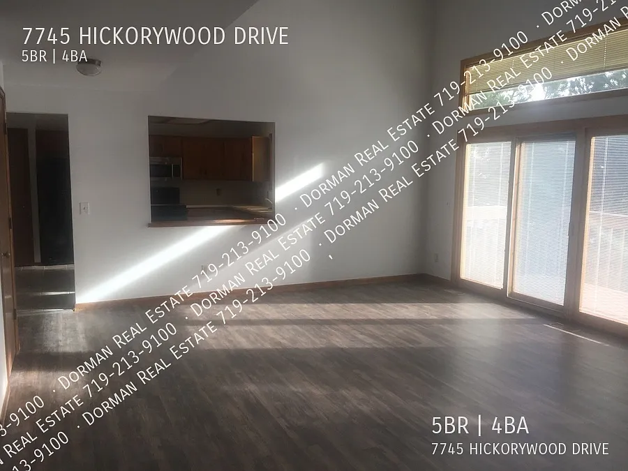 Spacious living in Briargate - 5 bedroom 4 bath home! — Photo 4