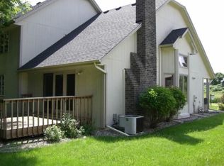 8925 Preserve Blvd, Eden Prairie, MN 55347