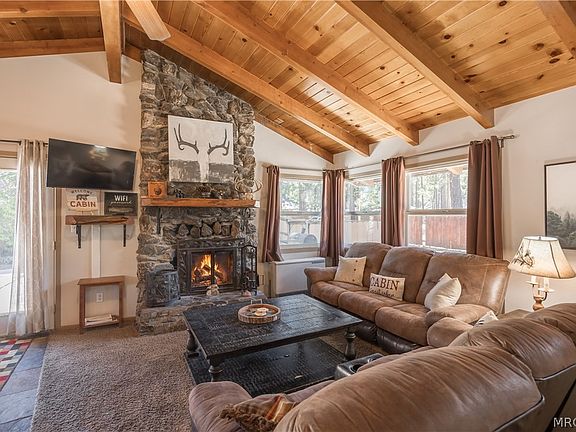 3rd image of 696 Lupin Ln