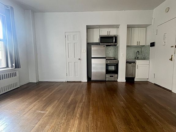 2nd image of 35 W 64th St APT 8B