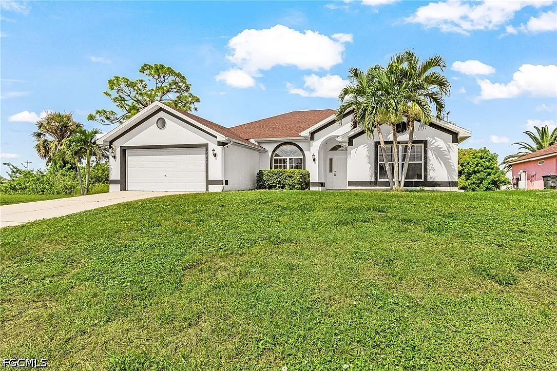 4 bed, 2.0 bath, 2335 sqft, $2,200 — Photo 3