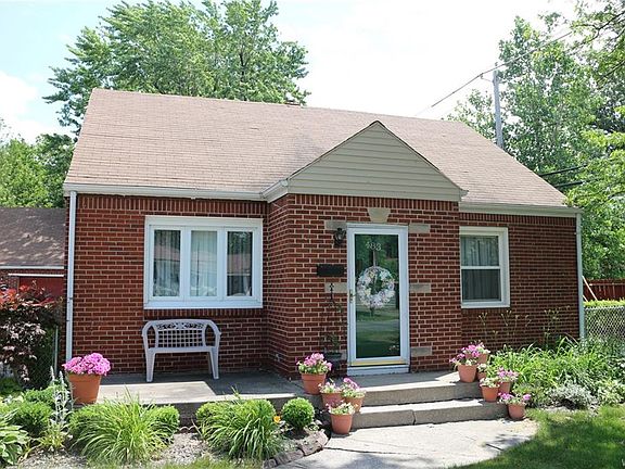 2nd image of 483 Loretta St