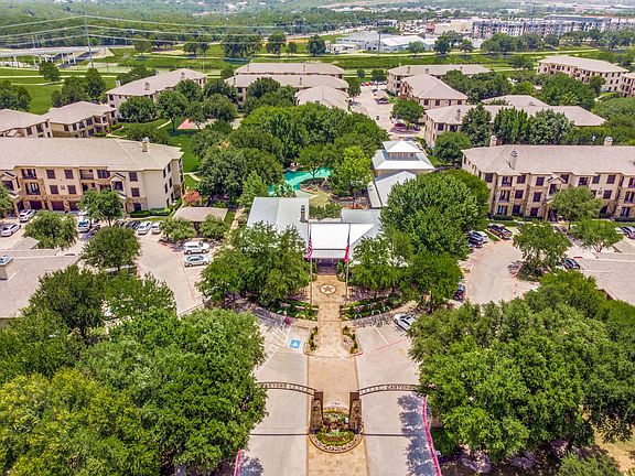 The Canyons Apartments in Ft Worth