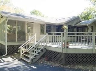 350 Stearns Rd, Fontana, WI 53125