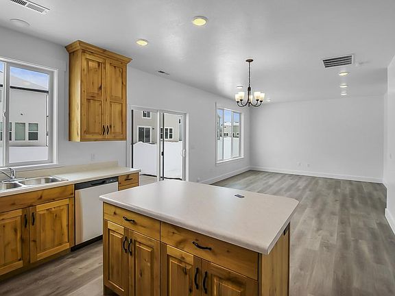 Finished home photos are representational images only. See sales agent for details.
