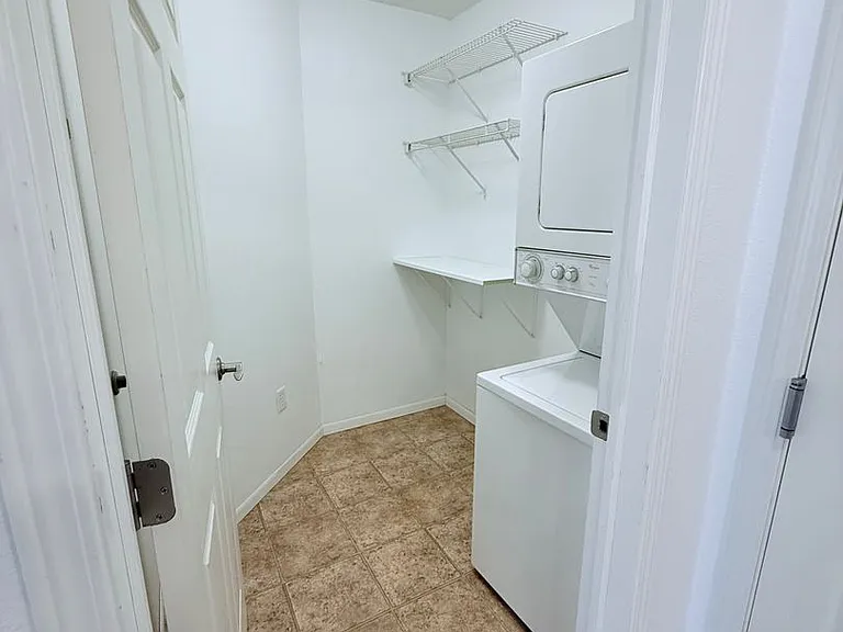 Old Orchard Apartments — Photo 26