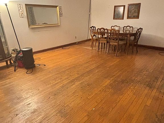 3rd image of 2462 McBride Rd