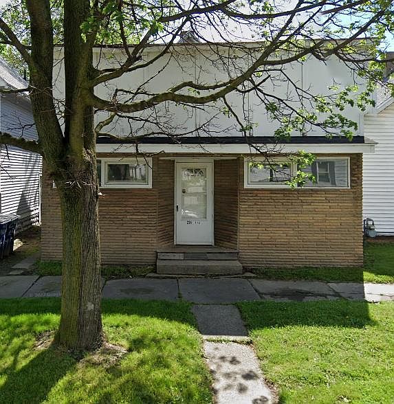 1st image of 2340 Elm St #1/2