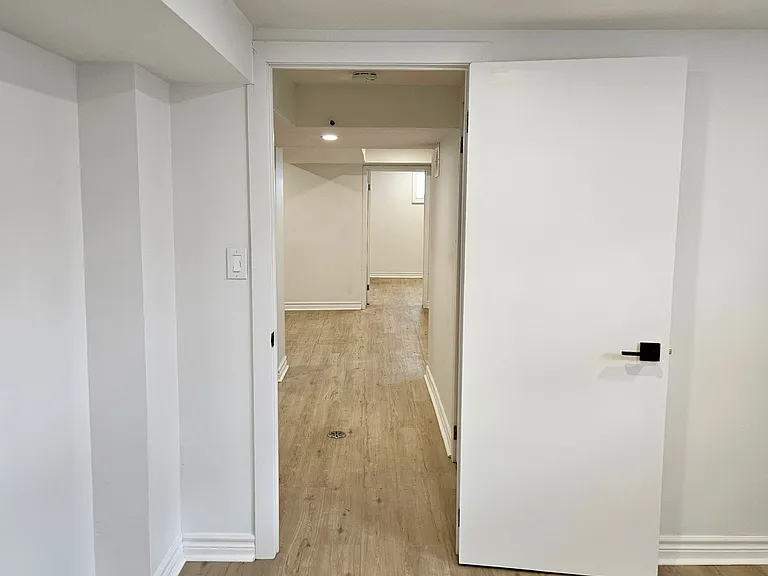 45 Mayall Ave #LOWER — Photo 31