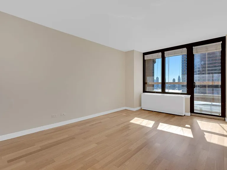 330 E 38th St #15N — Photo 6