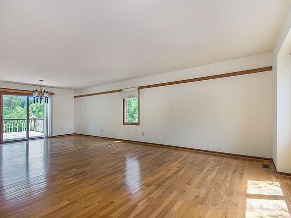 3rd image of 590 Berkshire Dr