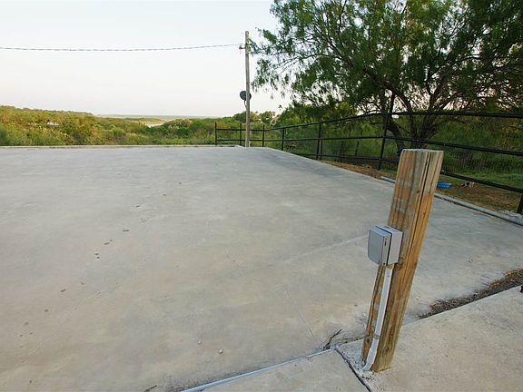 5th image of 107 Lakeshore Dr
