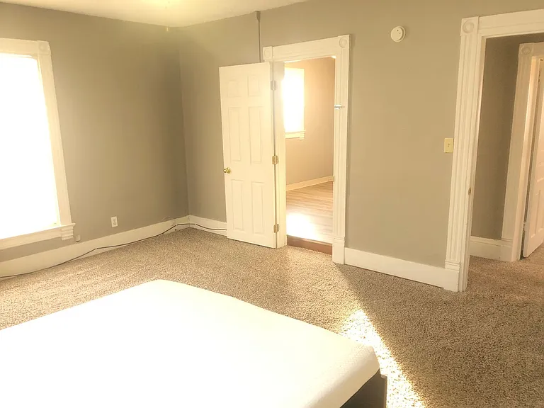 1002 N Center St — Photo 9