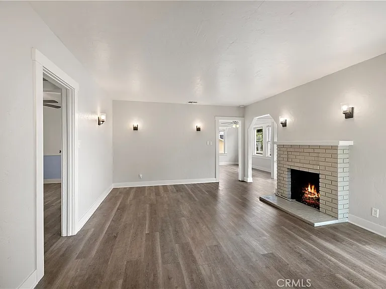541 Oak St — Photo 11