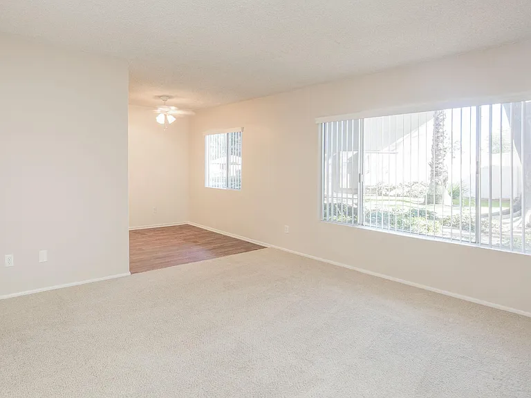 Hampshire Square Apartment Homes — Photo 19