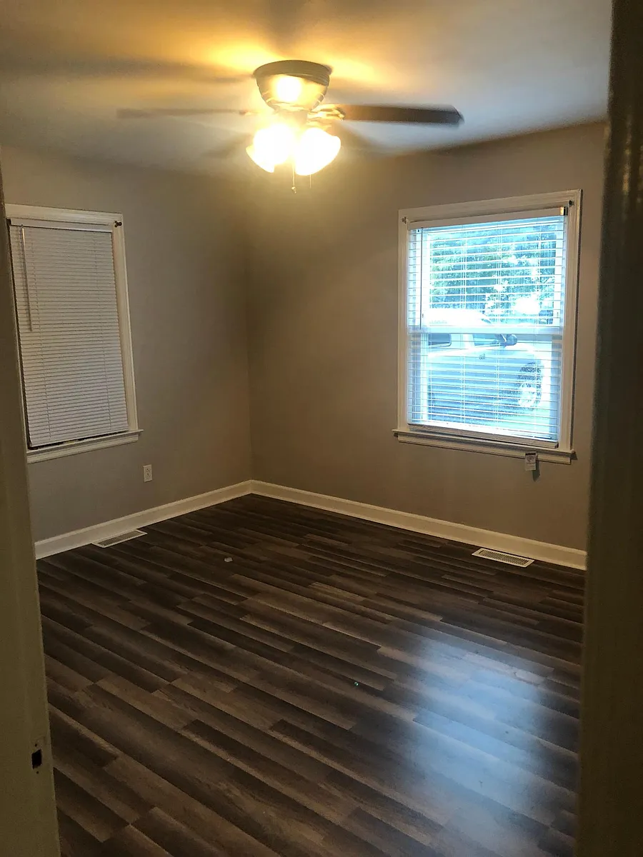 Building Photo - 405 Sunset Dr