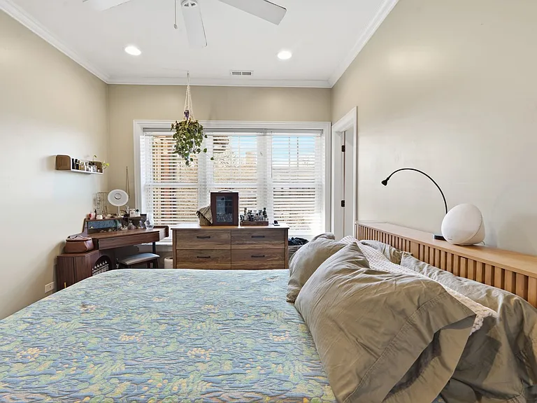 Hinman Court Condos — Photo 42