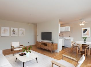 7120 N Sheridan Rd APT 401, Chicago, IL 60626