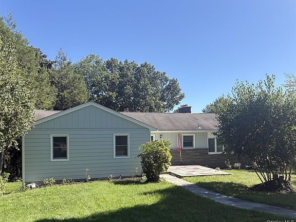 2nd image of 18 Robin Hill Dr
