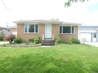 18 Nassau Ln, Cheektowaga, NY