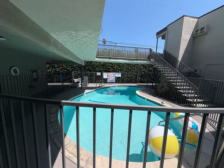 926 N Ardmore Ave #16 — Photo 24