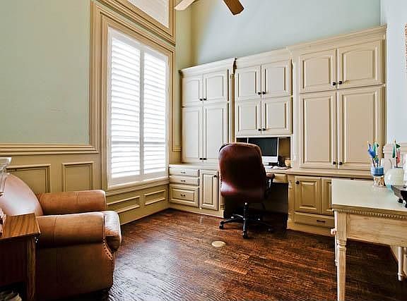 3rd image of 4017 Saint Johns Cir