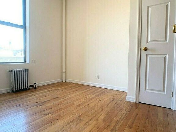 5th image of 110 Saint Marks Pl APT 16