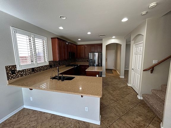 3rd image of 5411 W Rowel Rd