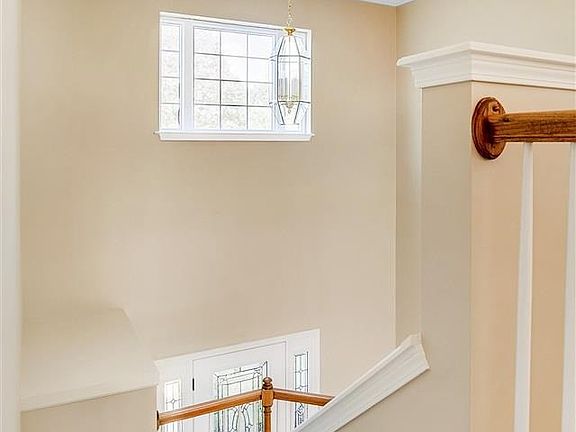 4th image of 14 Birkdale Dr