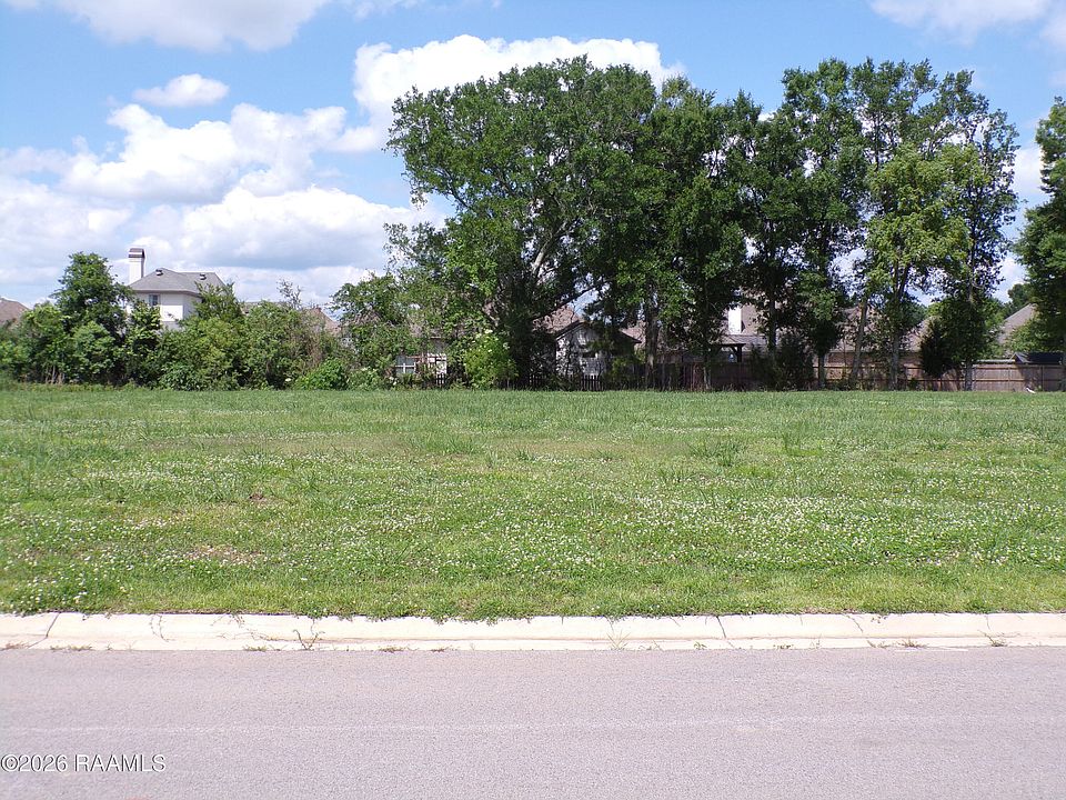 1st image of 202 Leaning Oak Dr