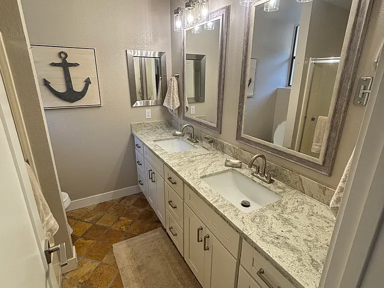 High Meadow Dr — Photo 13