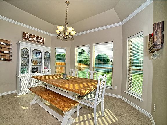 3rd image of 304 Little John Ct