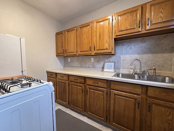 3rd image of 1688 Dayton Ave APT 2