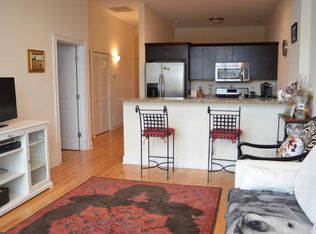 918 W Belmont Ave APT 406, Chicago, IL 60657