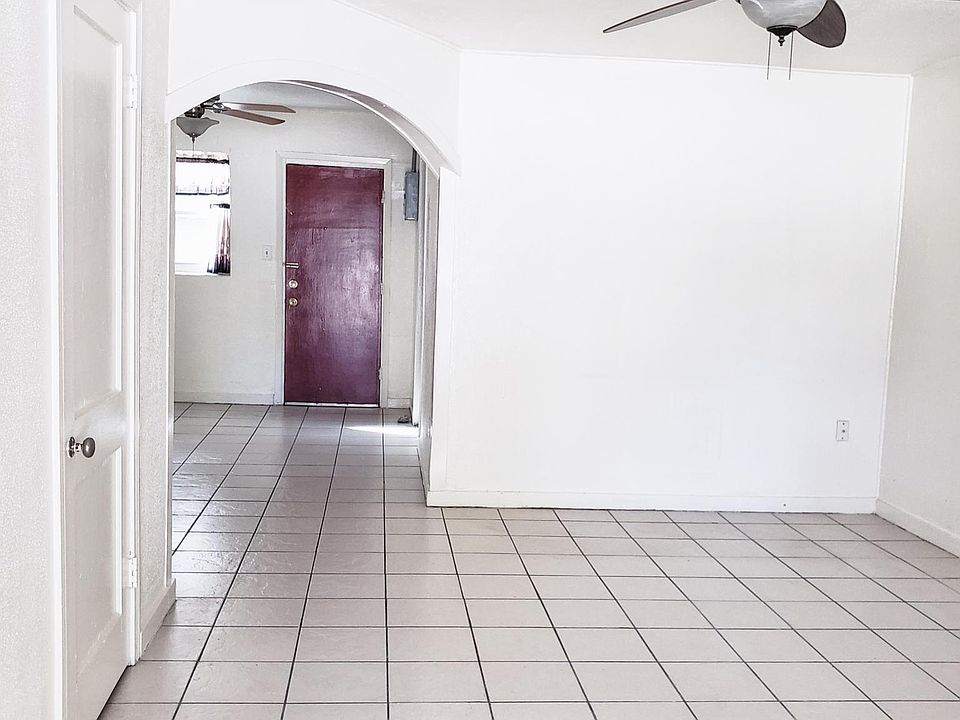 2nd image of 828 SE 10th St